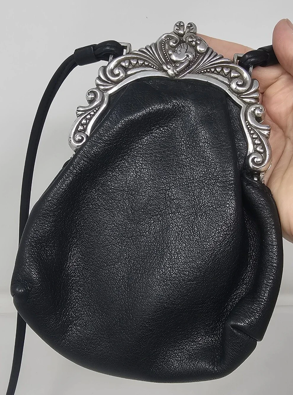 Vtg Rare Brighton One World Mini Mouse Crossbody Black Leather Ornate Kiss Lock - Picture 2 of 11